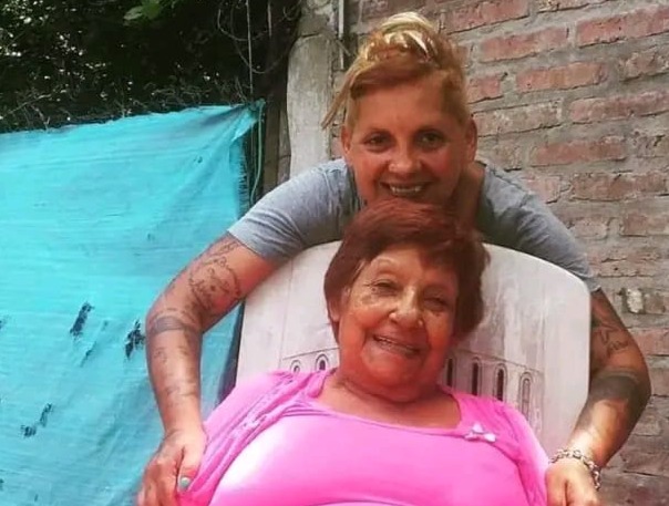 Profundo dolor por otra Abuela que se va sin el abrazo de su nieto